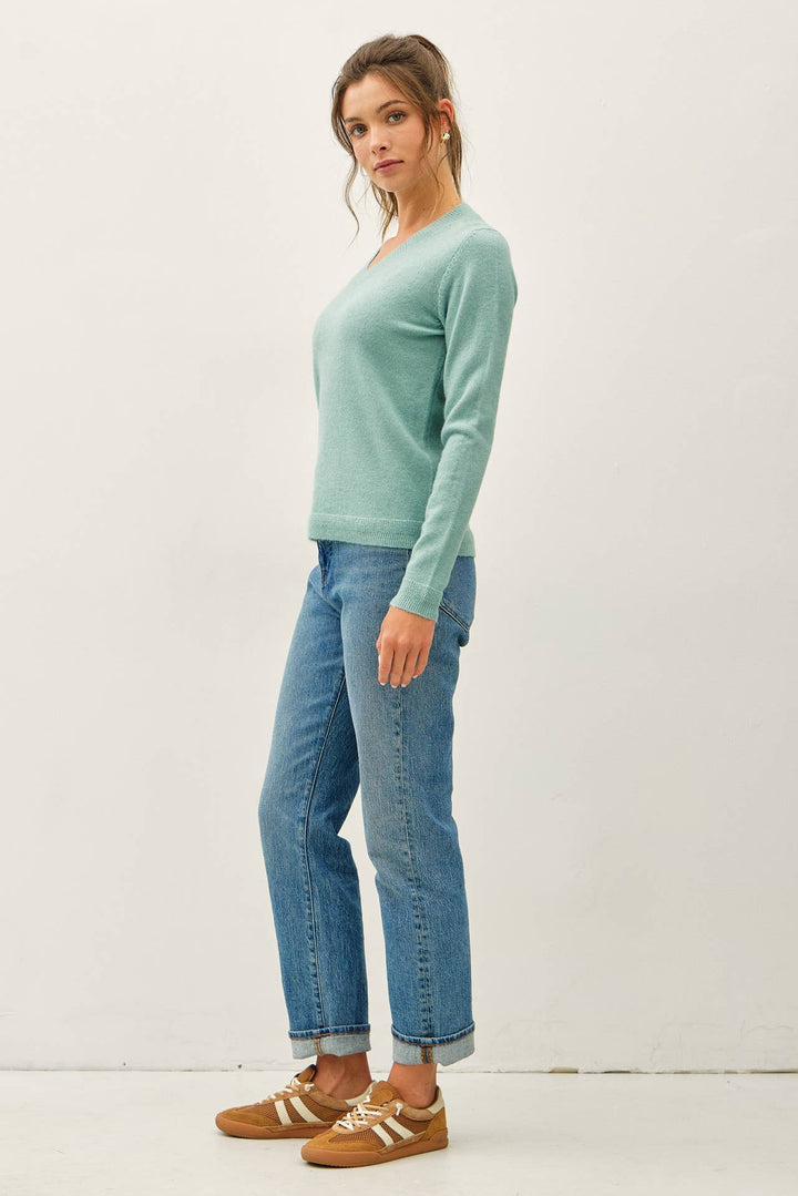 WOOL TOUCH CUFF POINTED V-NECK SWEATER: DUSTY BLUE / S