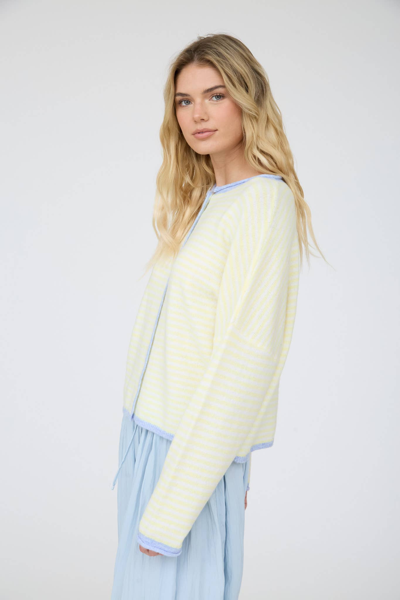 STRIPE RAW EDGE BUTTON DOWN LONG SLEEVE CARDIGAN : DARK BROWN