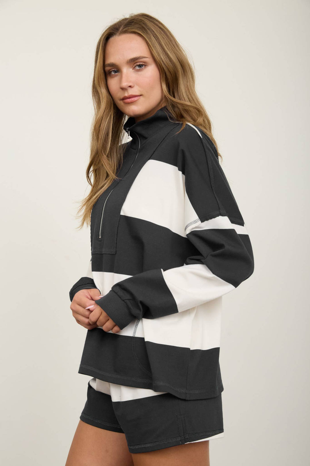 WIDE STRIPE HALF ZIP LONG SLEEVE KNIT TOP: NAVY