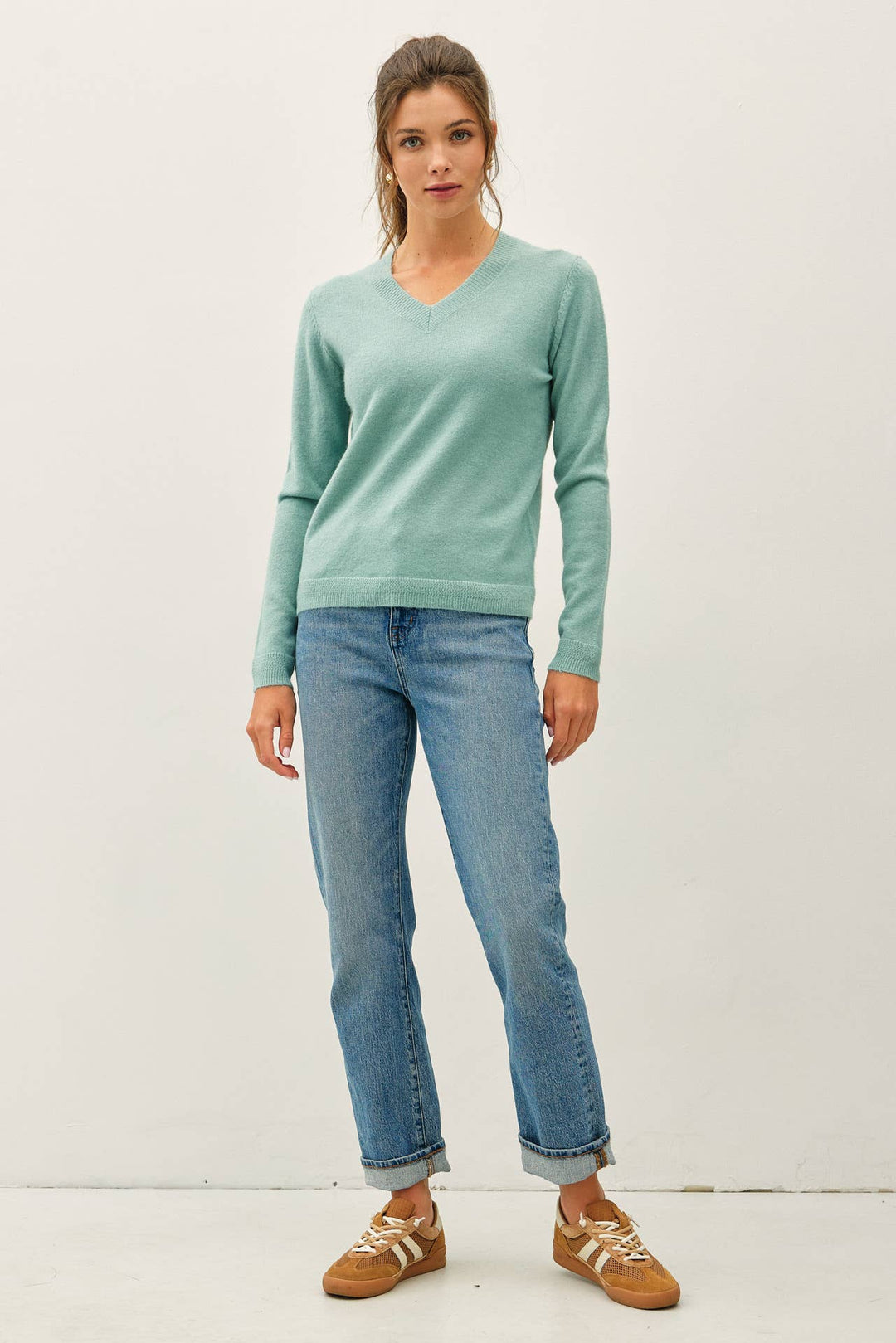 WOOL TOUCH CUFF POINTED V-NECK SWEATER: DUSTY BLUE / L