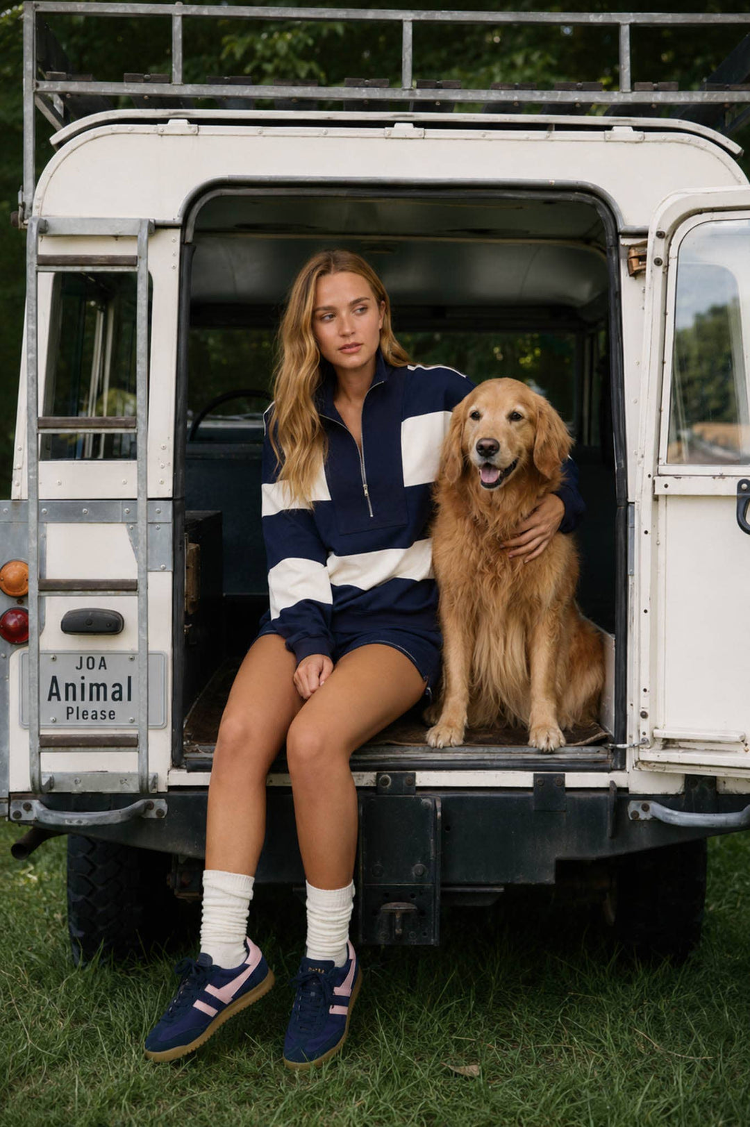 WIDE STRIPE ELASTIC WAIST KNIT SHORTS: HUNTER GREEN