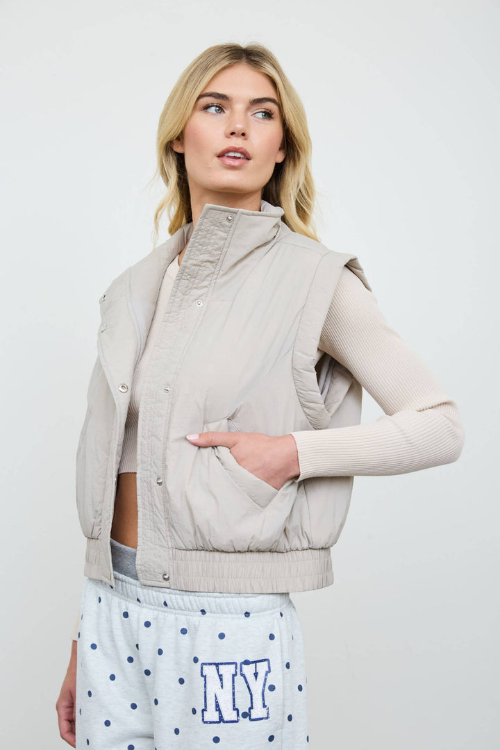 CROPPED MOCK NECK SNAP PUFFER VEST : OXBLOOD