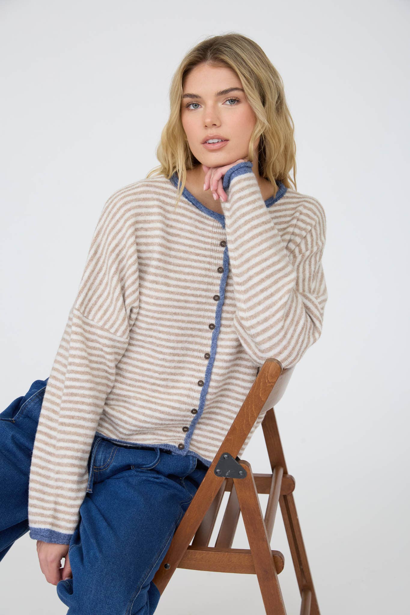 STRIPE RAW EDGE BUTTON DOWN LONG SLEEVE CARDIGAN : DARK BROWN